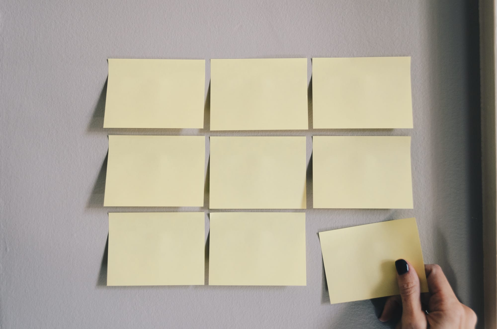 sticky notes for noting down best practices of marketing workflow