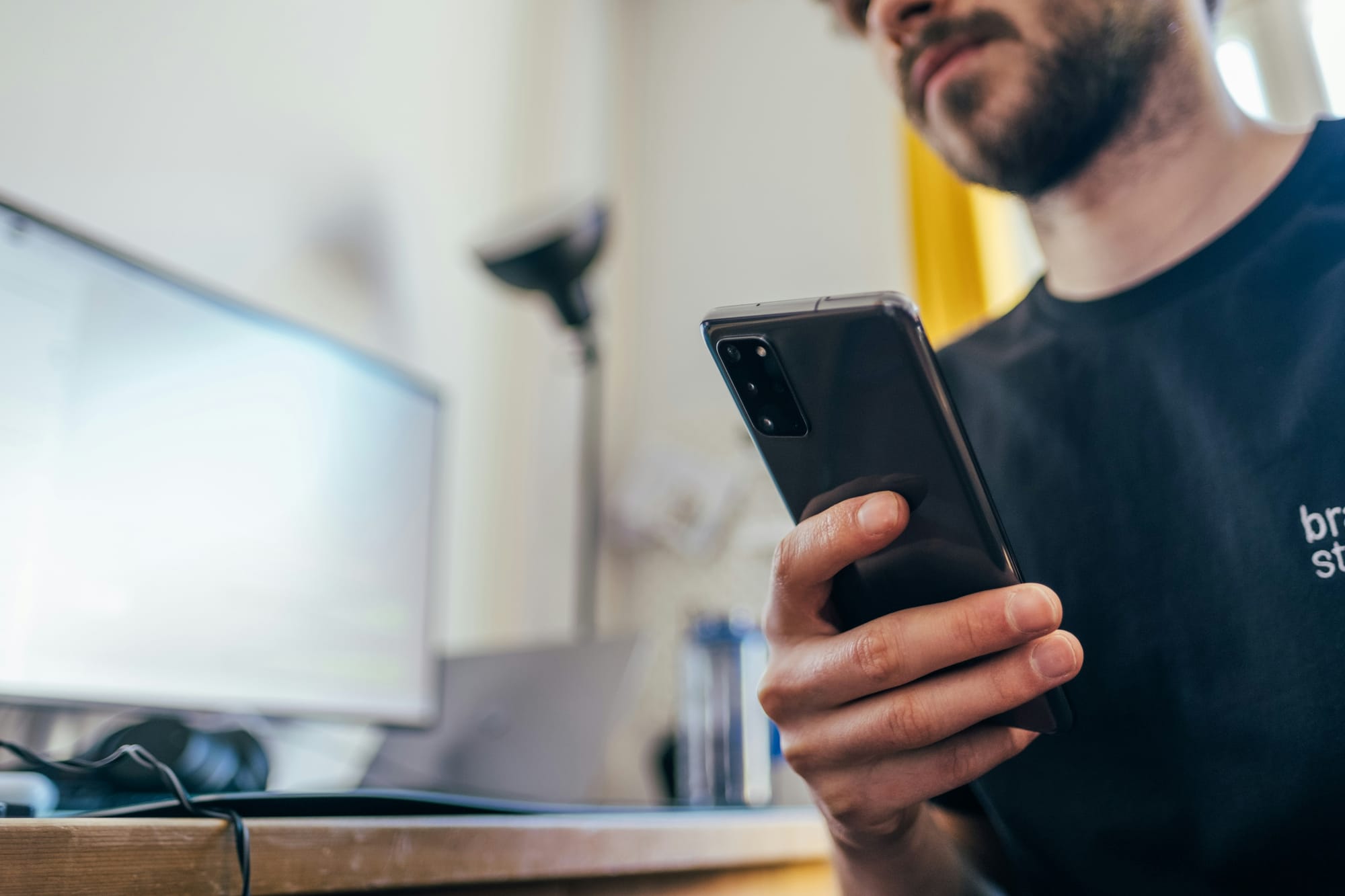 man looking at factors of Cold Email Conversion Rate