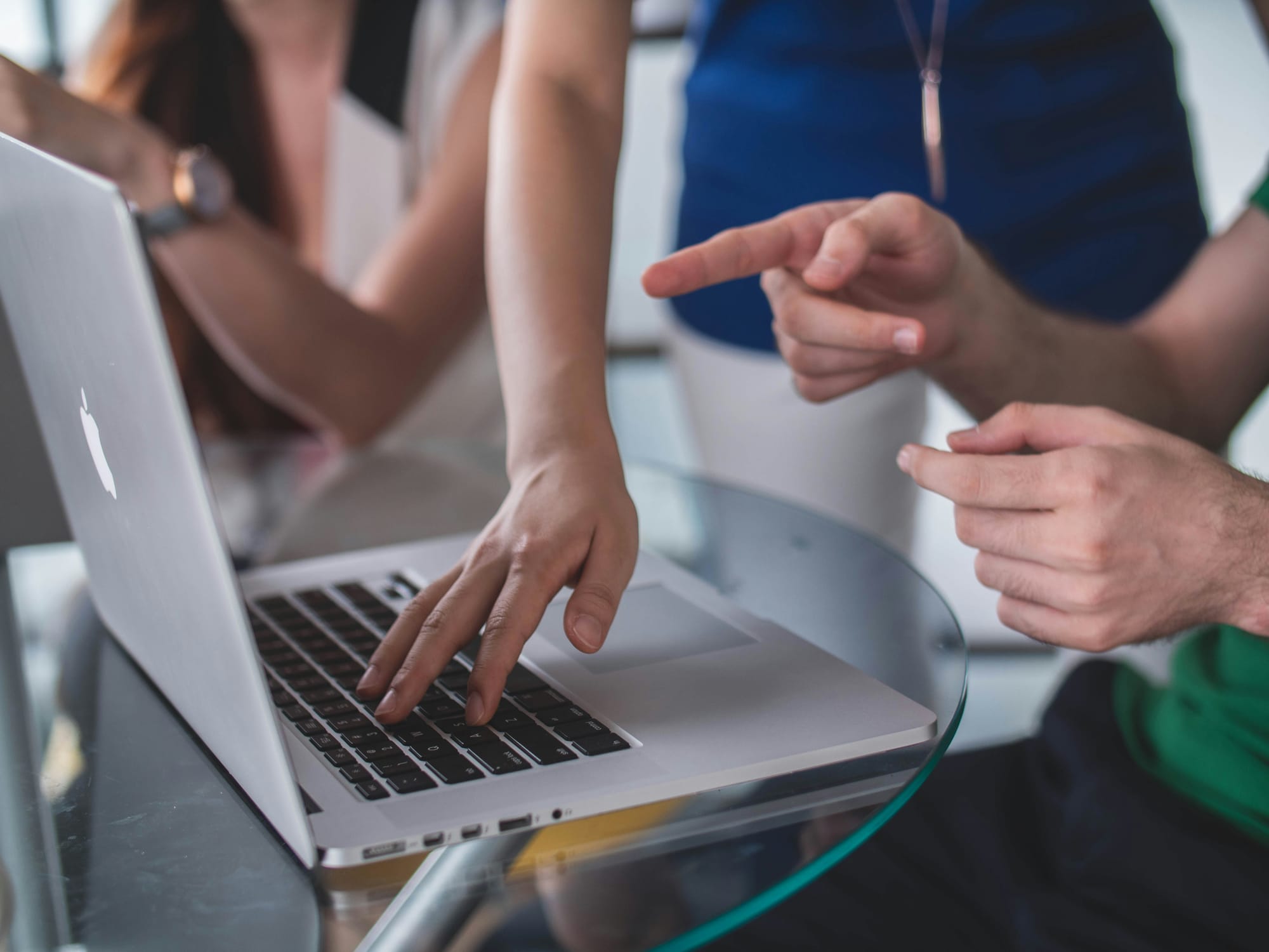 man showing woman the power of cold email - How To Cold Email For A Job