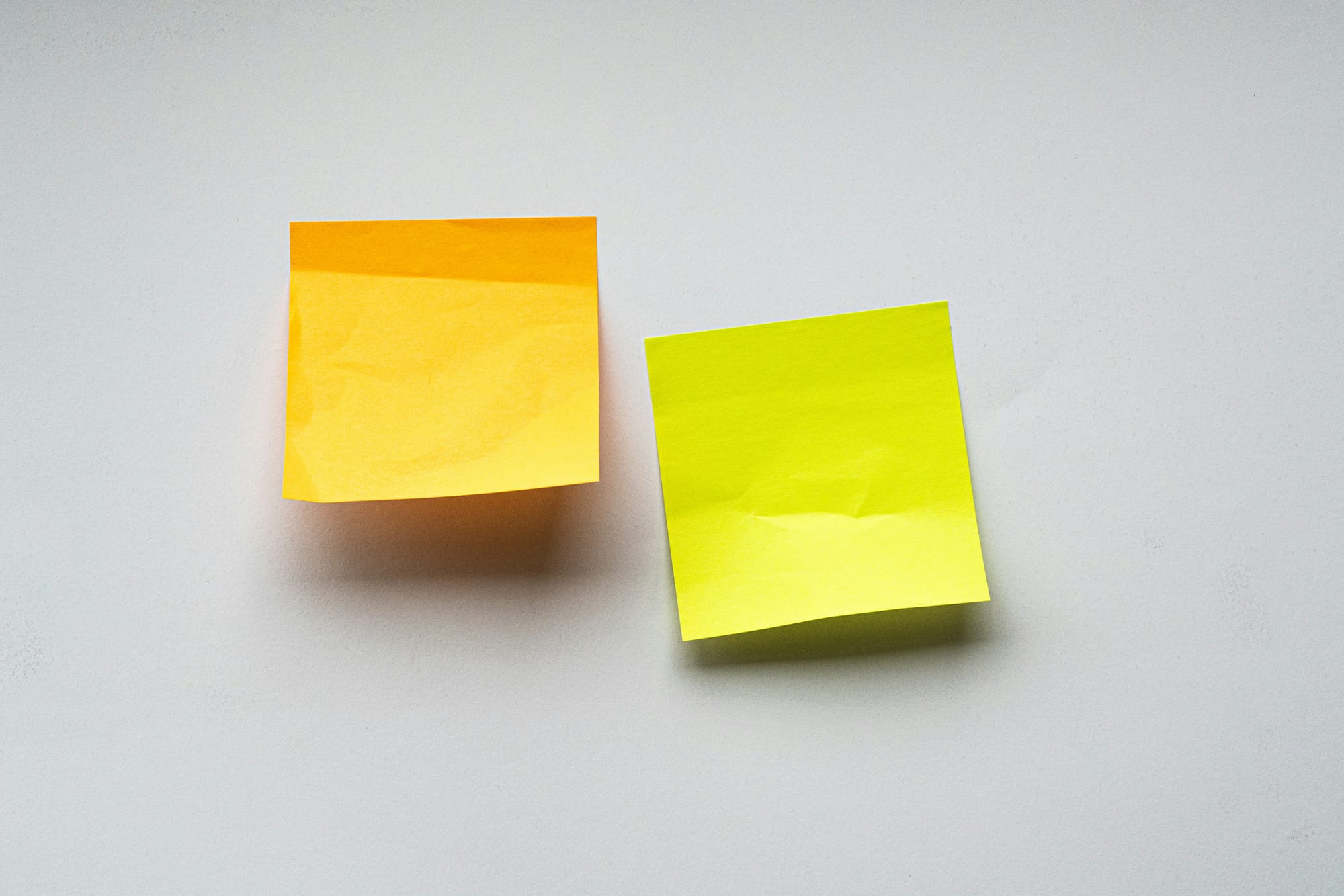 sticky notes for tips on Cold Email Copywriting